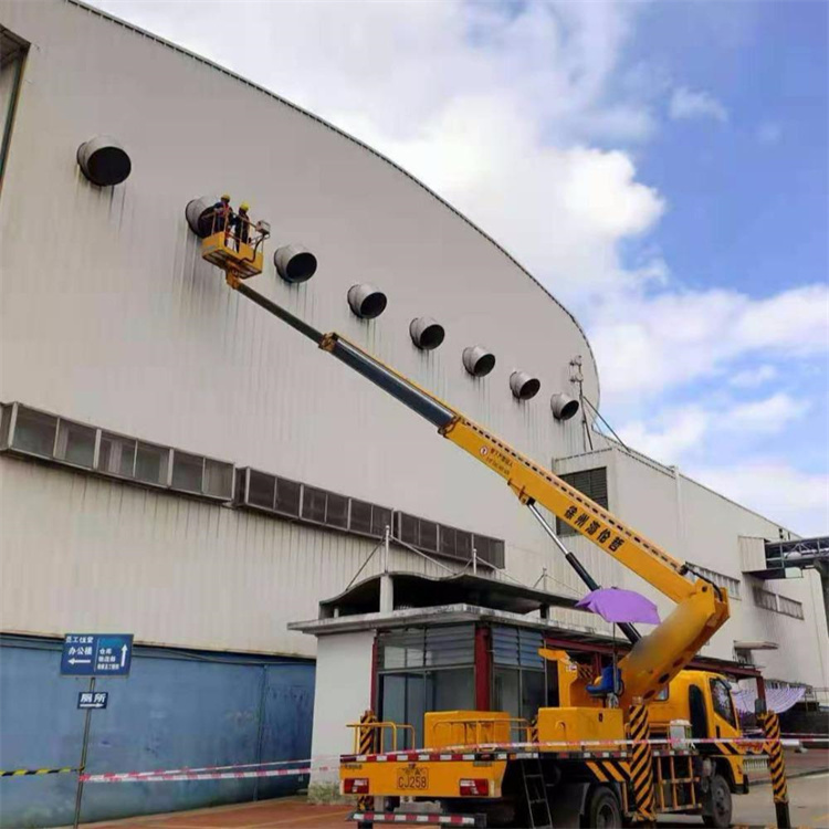 乐东高空作业车出租服务：专业广告牌安装解决方案